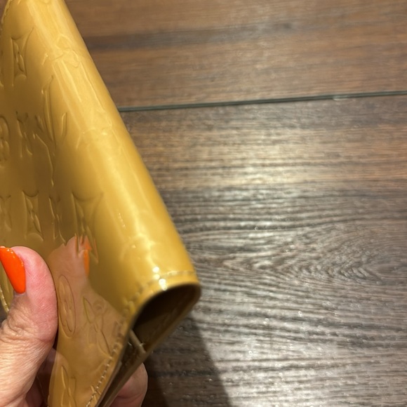 Louis Vuitton Authentic Pre Owned Vernis Agenda/ Passport Holder. - Picture 4 of 6